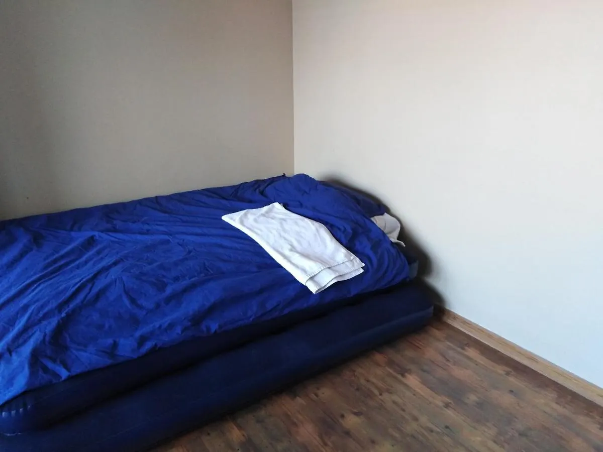 Large Room, Near Kista Galleria, ストックホルム ホームステイ
